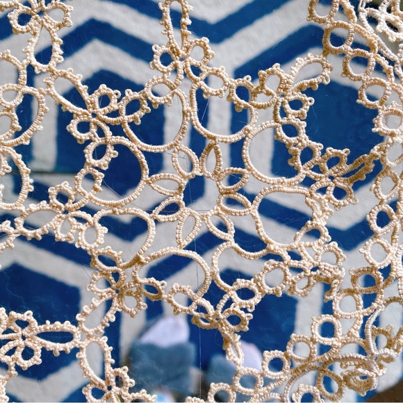 🍽️ VINTAGE TAN HAND MADE CROCHET SMALL TABLE RUNNER! (no accessories) - Picture 7 of 8